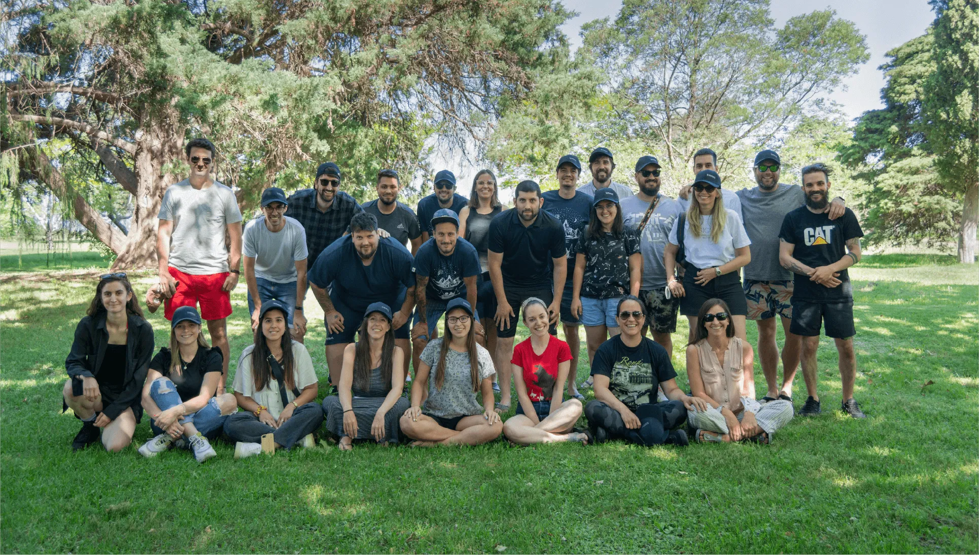 El equipo de Zimmic reunido al aire libre